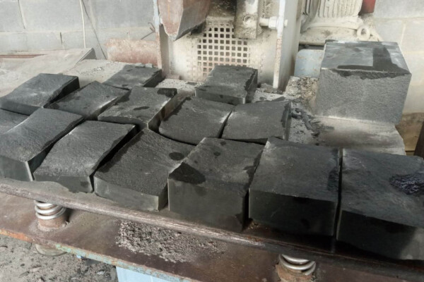 Брусчатка базальтовая пиленая с колотым верхом 20x10