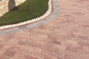 Бруківка із червоного граніту Лезники 20х10