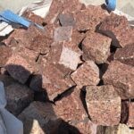 Колота бруківка з червоного Лезниківського граніту 10x10x10 см