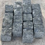 Пиляно-колота бруківка з лабрадориту