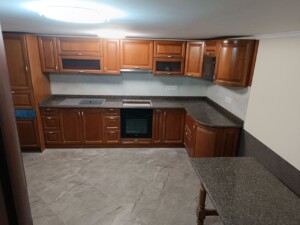 Гранітна стільниця з коричневого граніту