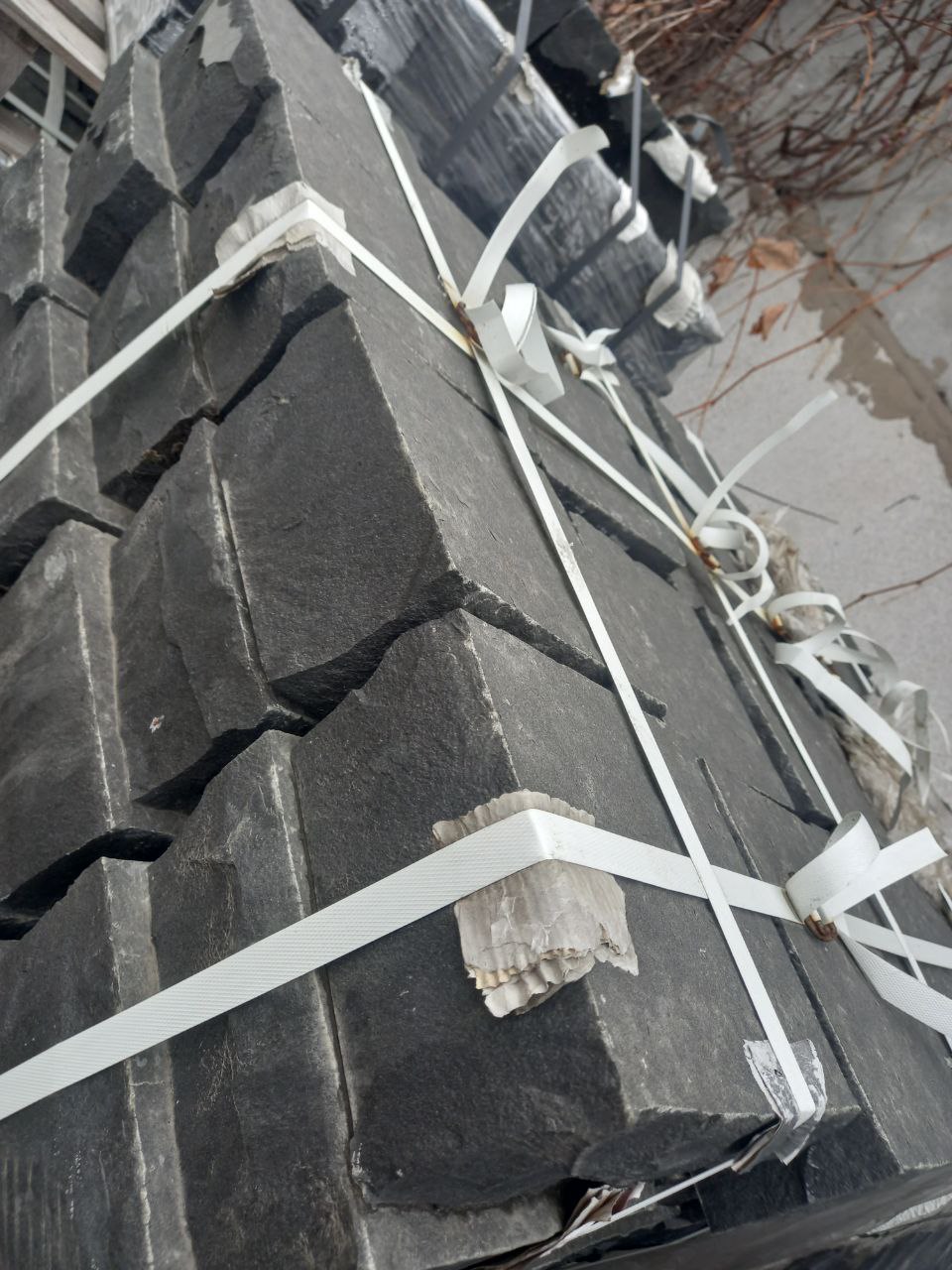 Бруківка з чорного каменю Базальт форматом 20х20