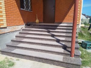 Ганок зі сходами з граніту Дідковичі